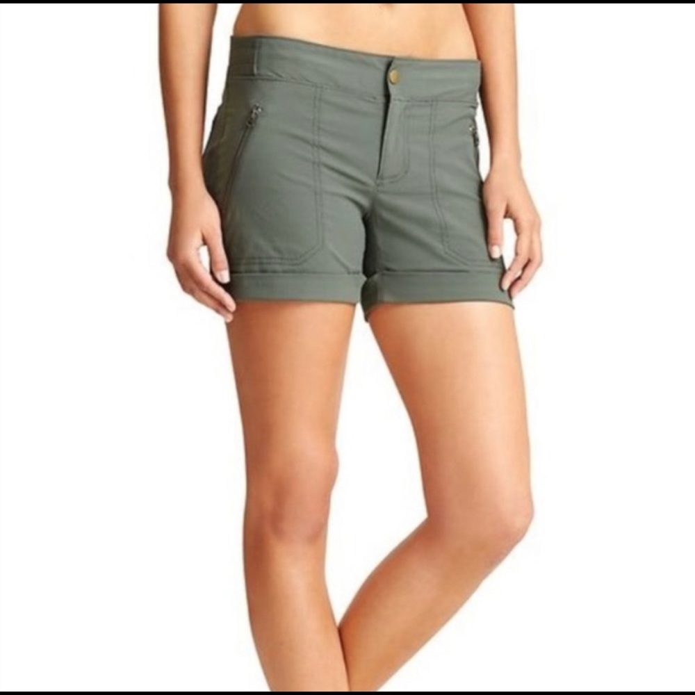 Athleta Trekkie Green Nylon Lightweight Hiking Cuffed Shorts sz 10